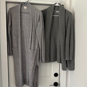 Set of 2 gray sweaters